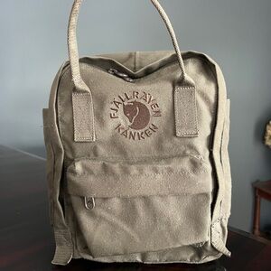 Re-Kånken Special Edition Mini Backpack in Olive Green